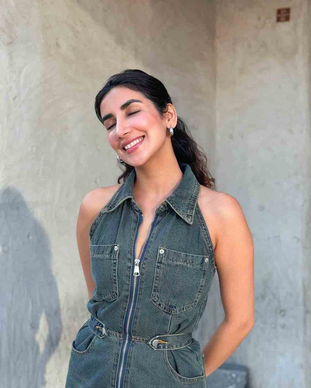 Clip-in Hairline With Curtain Bangs | Nish Hair - Image 3